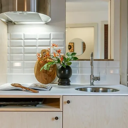 Huswell - Characterful In