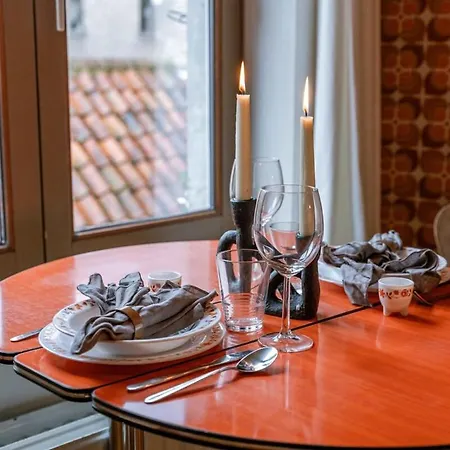 Huswell - Characterful In Apartment *